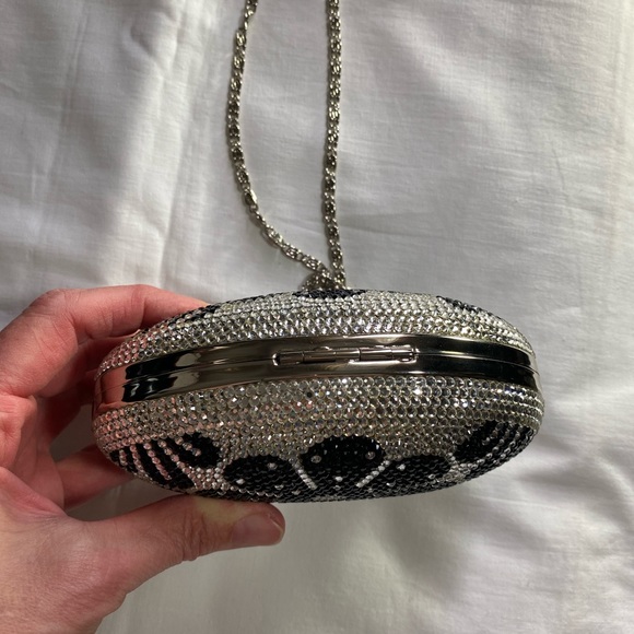 The perfect bay company metal purse with crystals and silver chain strap - Picture 8 of 12